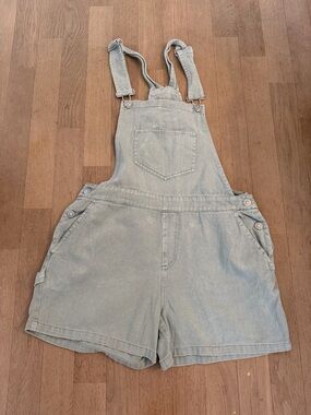 “Bild Date” Light  Wash Sage Green Denim Short Overalls M